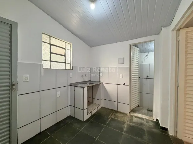 Casa tipo kitnet para locação, 1 quarto, 30m² de área no Calafate
