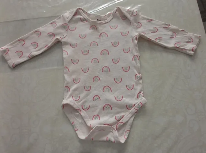 Um bory feminino arco-íris 9 meses 12meses.