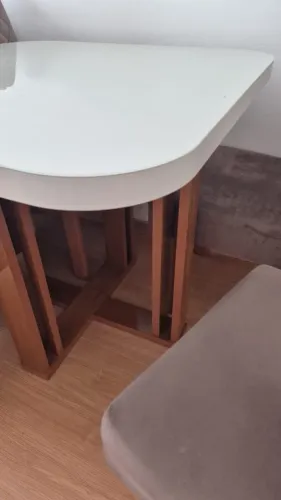 Mesa com 4 cadeiras