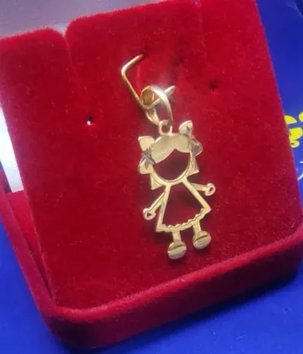 Pingente Menina Com Laços Cabelo Peso 0.90 Gramas 22 mm Ouro 18 Kilates                   