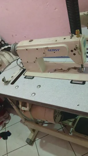 Máquina de costura reta industrial