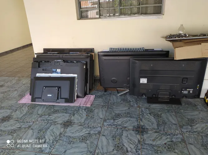 Lote com 13 TVs 