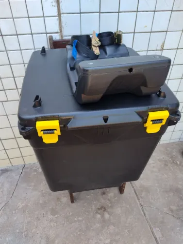 Baú 110 L + Suporte Universal Desmontável