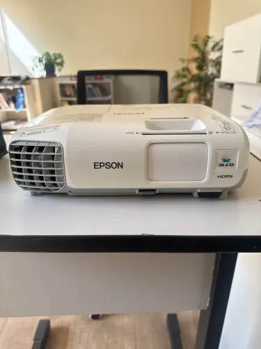 Projetor Epson PowerLite X29 HDMI - Apenas 404 Horas de Lâmpada - Excelente Estado