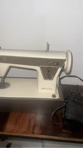 Máquina de Costura Singer