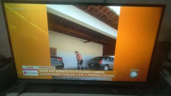 TV Philco 32" Smart TV LED com Wi-Fi
