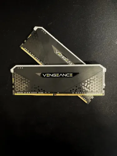 2 Memórias RAM DDR4 Corsair Vengeance RGB RS