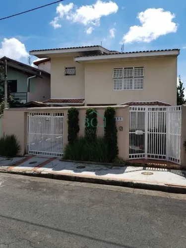 Casa à venda na região das flores em Poços de Caldas