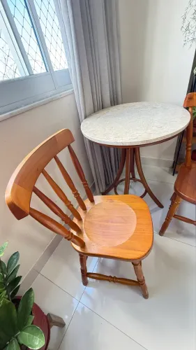 Mesa de varanda com 2 cadeiras Madeira (tampo mármore adicional)