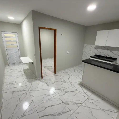 Apto. de 1 quarto no Conjunto Ceará. Ar cond., água, internet e móveis projetados inclusos