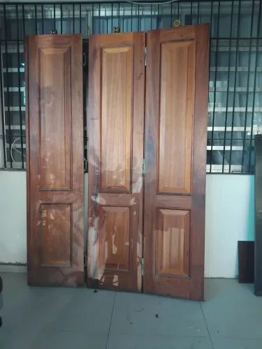 Porta camarão de madeira maciça.  3 folhas, sendo 220 de altura por  50 cm cada folha 