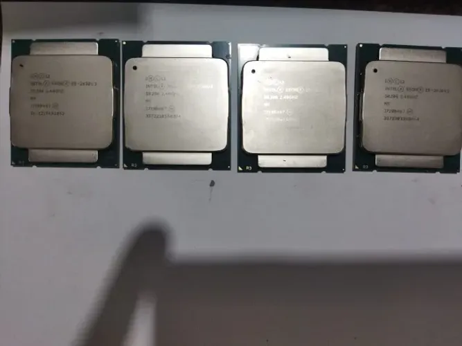 Processador Intel Xeon E5-2630 v3 - 8 Núcleos / 16 Threads