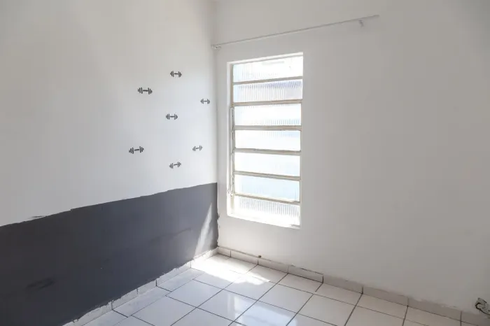 Casa com 1 Quarto(s) e 1 banheiro(s) para Alugar, 42 m² por R$ 1100 / Mês