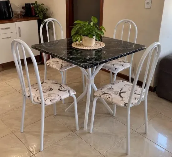 Mesa de Cozinha Com 4 Cadeiras (Entrega Rápida Produto Novo)