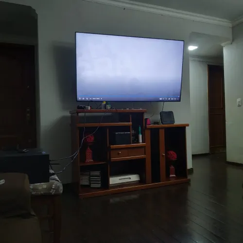 Hack grande em madeira para sala