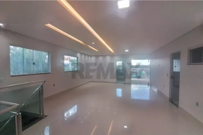 Casa de Alto Padrão com 2 Residências no Mesmo Lote 450m² de Terreno e Mais de 360m² Const