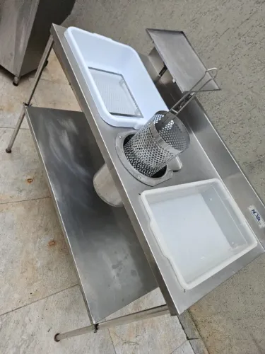 Mesa para Empanar Frango Frito 120Cm Nova Ind (usada) estudo troca 2500
