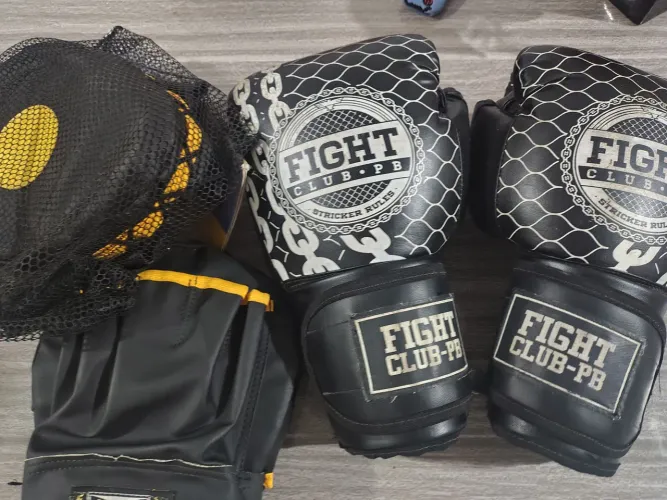 Lucas de Boxe e aparador de soco