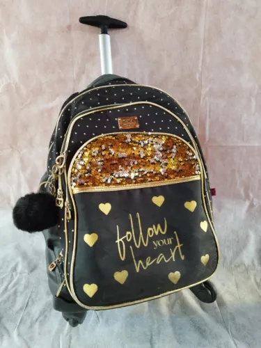 Mochila Escolar KIKA c/ Rodinhas 360º + Lancheira + Estojo R$159,99