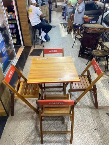 Mesa de bar c/ 4 cadeiras 