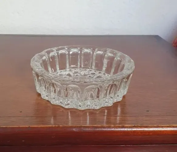 Cinzeiro de Vidro Antigo Redondo Trabalhado Vintage