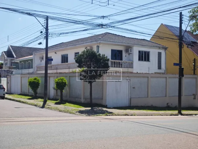 Sobrado com 4 Quartos, 1 Suíte, 206 m², à Venda por R$ 1.350.000 - Capão Raso, Curitiba (P