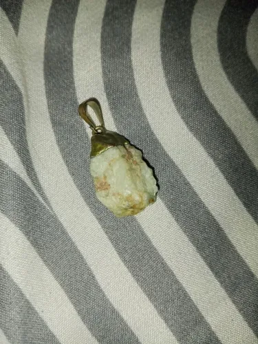 Pingente de pedra natural