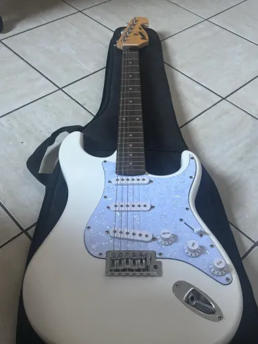 Guitarra Memphis MG32