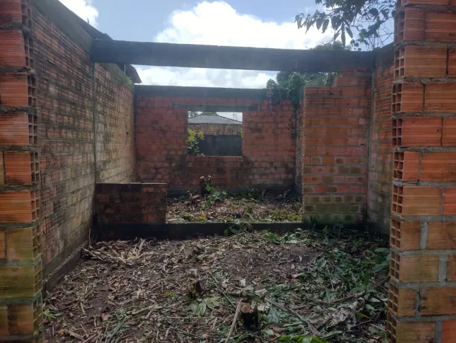 Vende-se uma casa no Res. Verde Vale