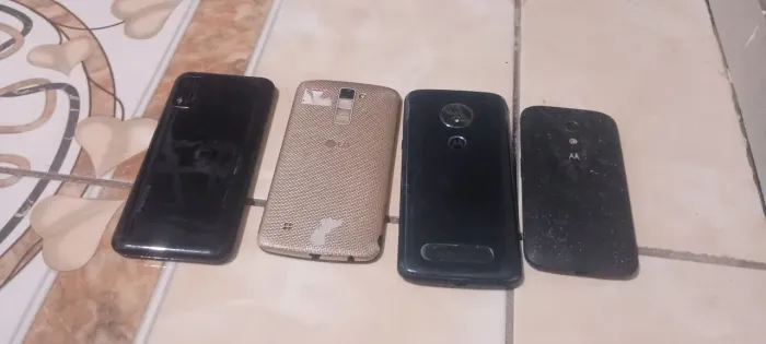 Vendo lote de celulares para retirada de peças 