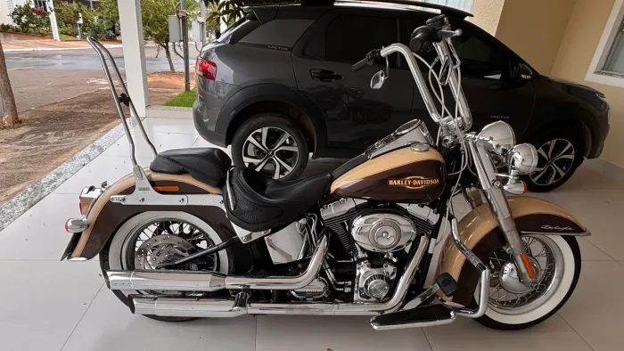 Harley Deluxe 2014 com acessórios
