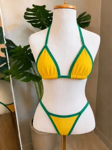 Biquini do Brasil fundo amarelo