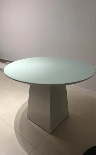 Mesa com cadeiras