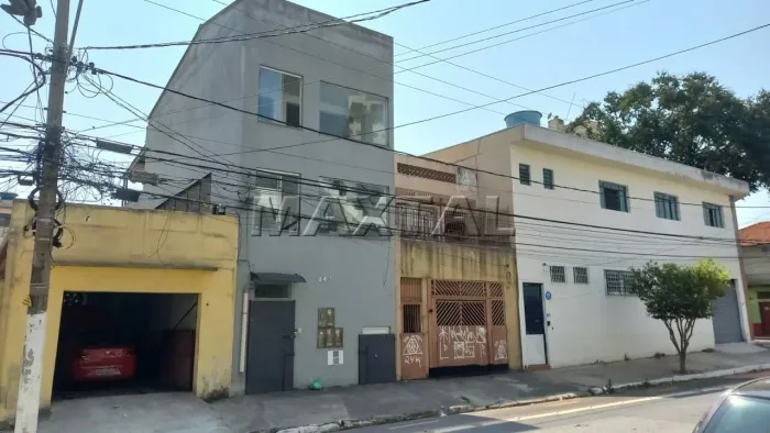 Prédio em Santana com 16 kitnets, com banheiros, cama, armário, micro-ondas, frigobar.