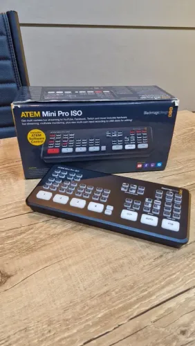 **Título:** ATEM Mini Pro ISO Blackmagic - Mesa de Corte para Podcast e Lives