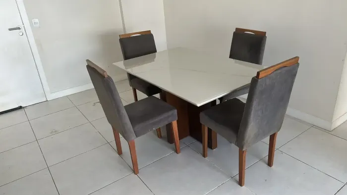 CAMA CASAl e MESA Com 4 CADEIRAS