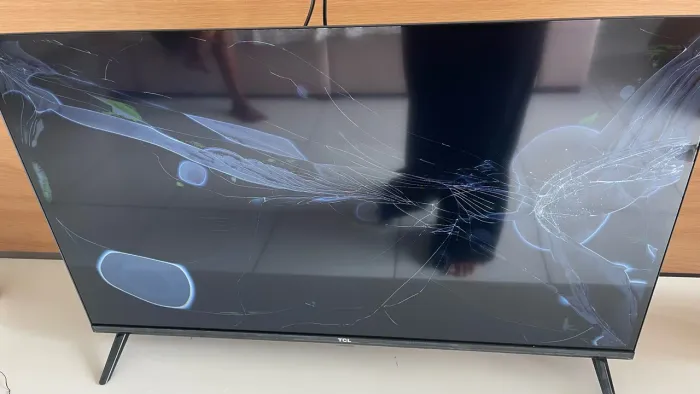 RETIRADA DE PEÇAS - TV NOVA TCL 32 POLEGADAS