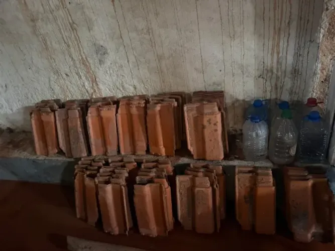 Telhas coloniais de cerâmica
