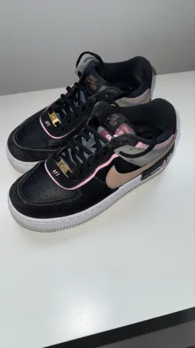 Tênis Nike Air Force 1 Shadow - Preto com Rosa (Usado)