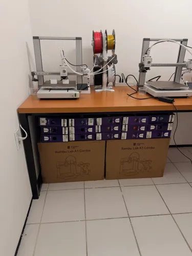 VENDO DUAS MÁQUINAS BAMBU LAB A1 NOVAS