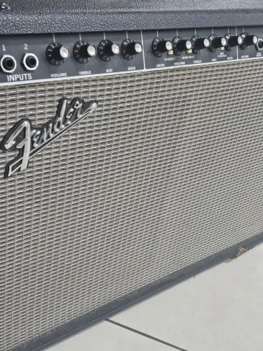 Amplificador Fender Frontman 212r