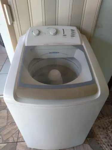 Vendo máquina de lavar roupa Electrolux 10kilos funcionando bem precinho 360 reais