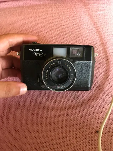Câmera yashica ME 1