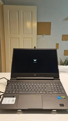 Hp Victus V15 i5-13420H de 512gb e memoria RAM de 8gb.