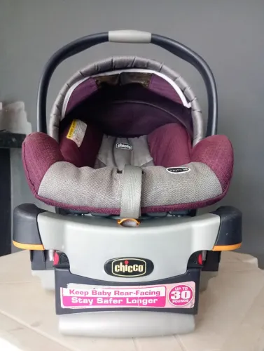 Vendo cadeirinha de bebê chicco