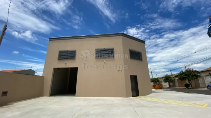 Salão comercial de 128m² com mezanino no bairro Vista Bela