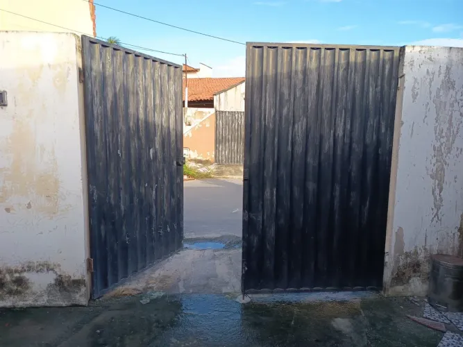 Vendo portão de ferro.