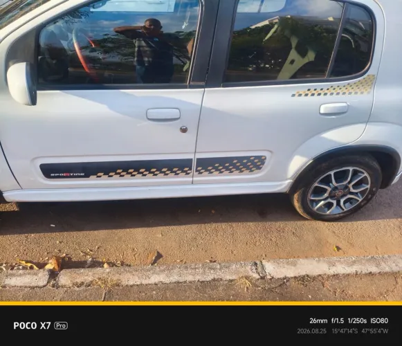 Fiat Uno Sporting 1.4 EVO Fire Flex 8V 4P 2013