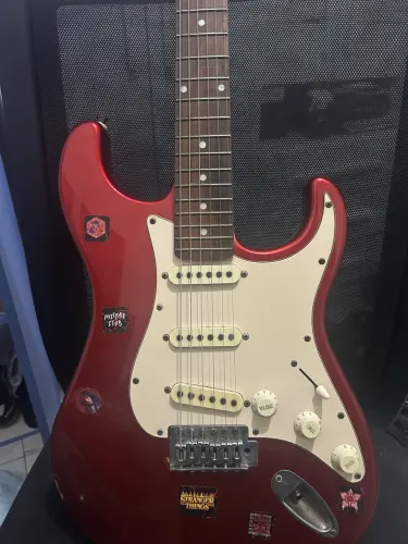 Guitarra stratocaster mg22 + pedaleira cuvave cube baby