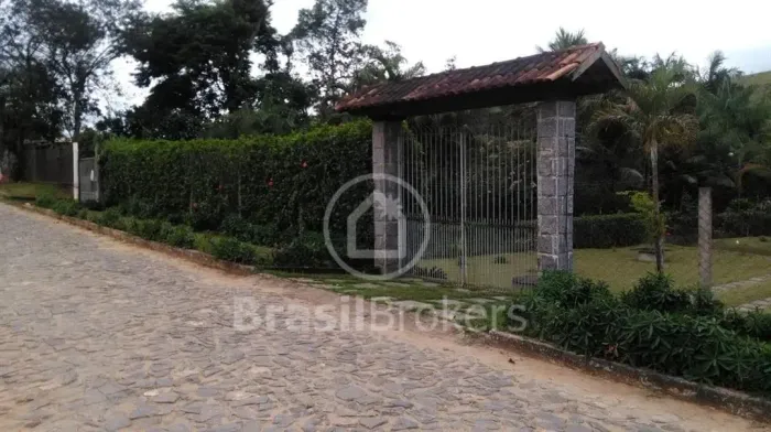 Rural à venda com 1400,00m² e 4 quartos em Centro, Valença - rj